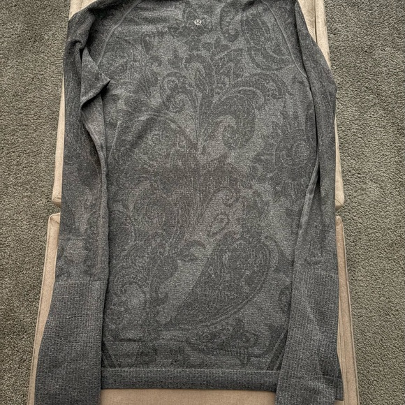 Lululemon Gray Long Sleeve Pattern Swiftly - Picture 2 of 5
